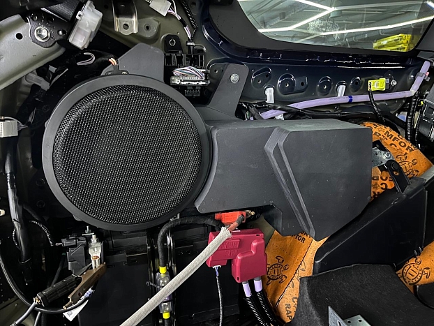 Короб стелс 10" для Toyota Sequoia III в левое крыло