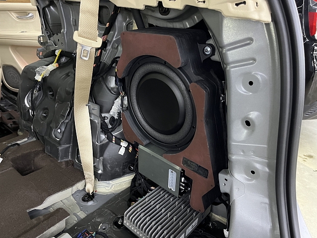 Короб стелс 10" для Aito M7 / Seres M7 в правое крыло