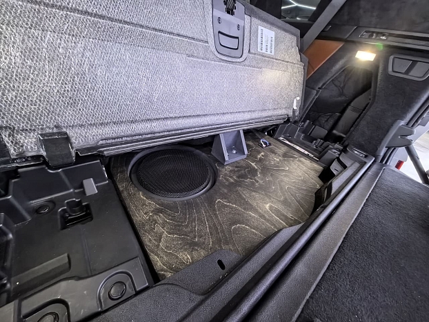 Корпус сабвуфера 10" для BMW X7 (G07)  в нишу багажника
