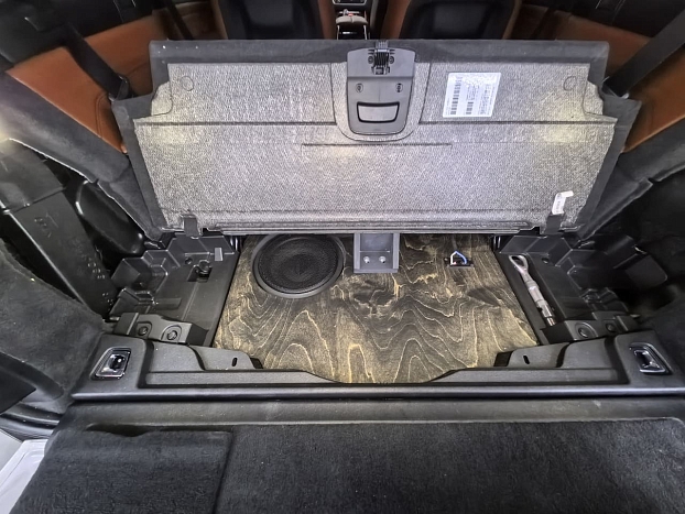 Корпус сабвуфера 10" для BMW X7 (G07)  в нишу багажника