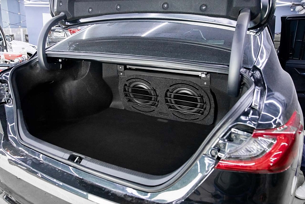 Корпус сабвуфера стелс Toyota Camry XV70/80 на два динамика 10" в багажник