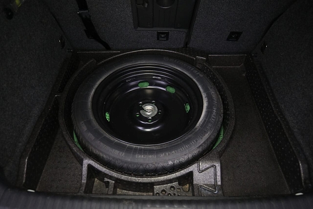 Корпус сабвуфера 10" для Volkswagen Tiguan  в нишу багажника
