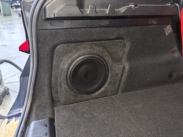 Короб стелс 8" для BMW X1 III (U11) левый