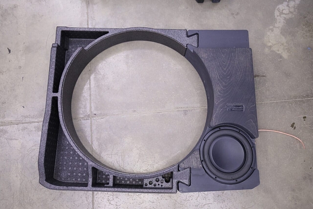 Корпус сабвуфера 10" для Volkswagen Tiguan  в нишу багажника