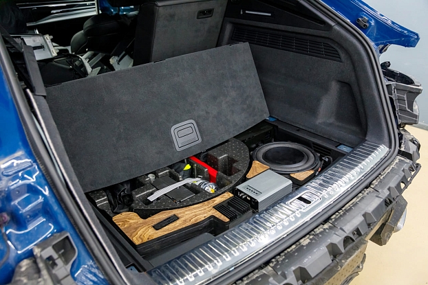 Корпус сабвуфера 10" для Audi Q8 в нишу багажника
