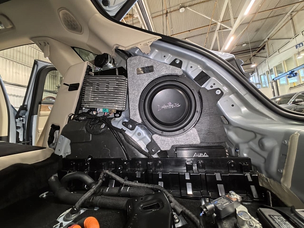 Корпус сабвуфера 10" для Aito M5/Seres M5 в правое крыло