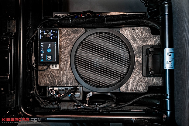 Короб стелс 8" для Volkswagen Crafter под сиденье