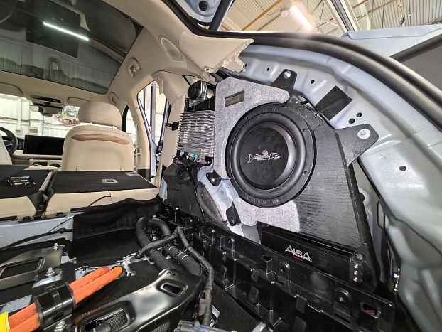 Корпус сабвуфера 10" для Aito M5/Seres M5 в правое крыло