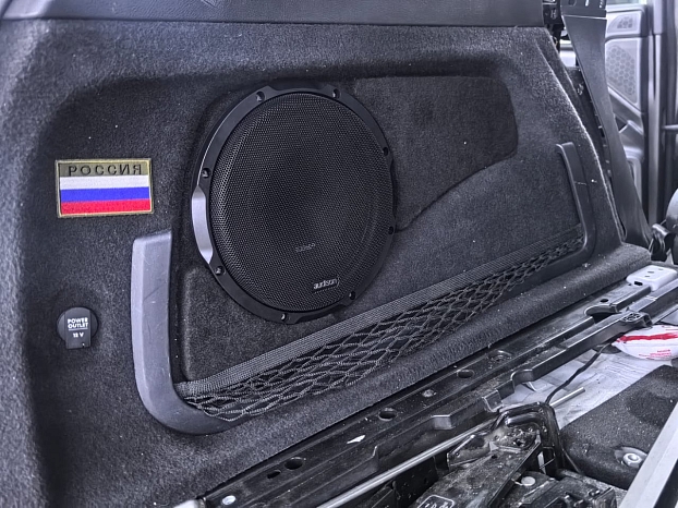 Корпус сабвуфера стелс 10" на Porsche Cayenne II и II Рестайлинг в левое крыло