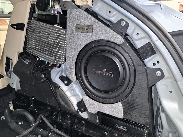 Корпус сабвуфера 10" для Aito M5/Seres M5 в правое крыло