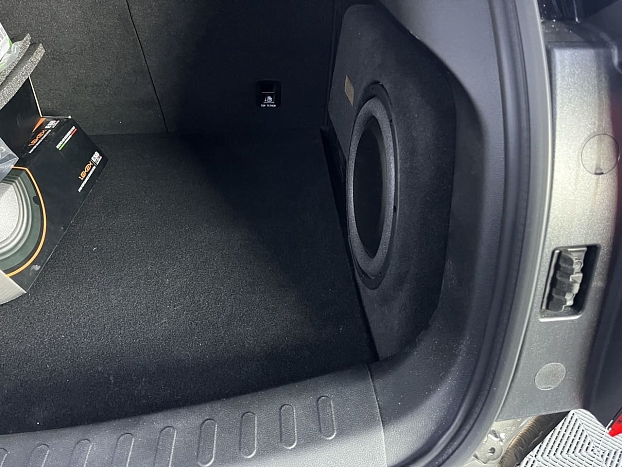 Короб стелс 10" Haval Jolion в правое крыло