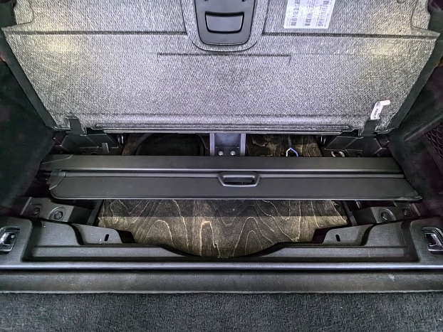 Корпус сабвуфера 10" для BMW X7 (G07)  в нишу багажника